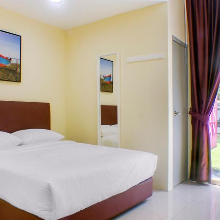 Oyo 90090 Roselyn Inn 2 Pasir Gudang Exterior foto